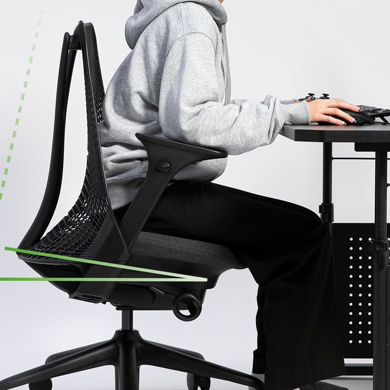 独自のハーモニックチルト機能が前傾姿勢をサポート