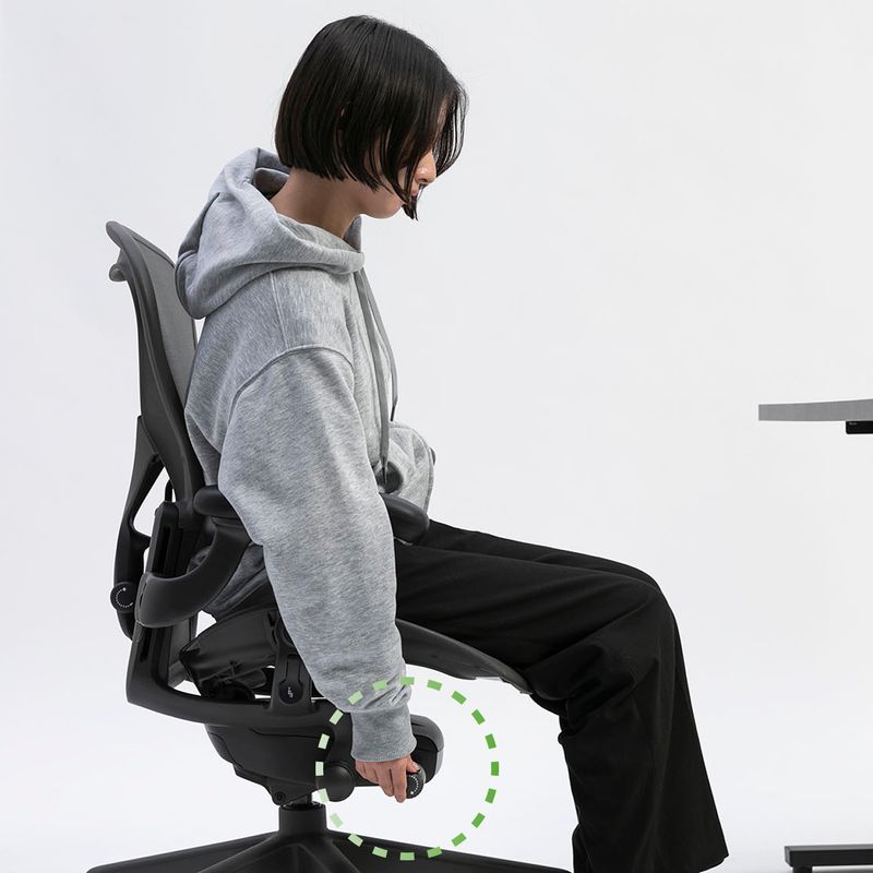 簡単操作でリクライニングの硬さを調節