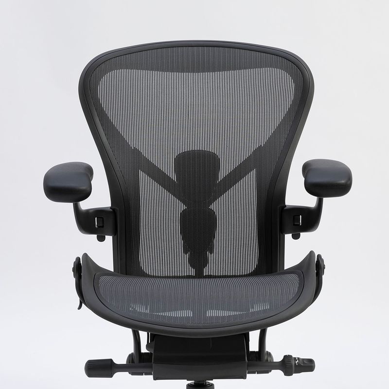 背もたれから座面まで、通気性に優れて蒸れない全面メッシュ