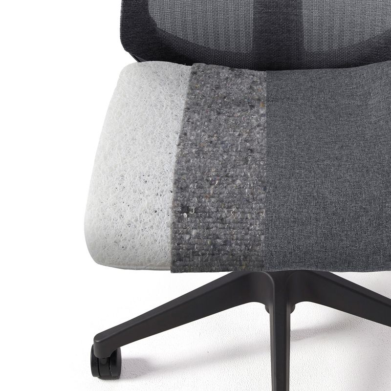 長時間プレイを快適にする通気性抜群の座面