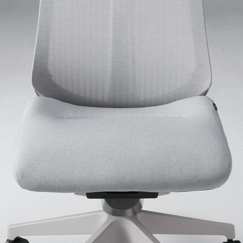 身体を安定させる包み込む座面形状