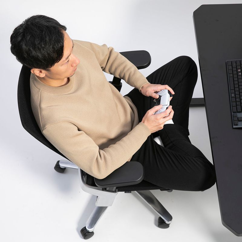 あぐらもかける広めの座面