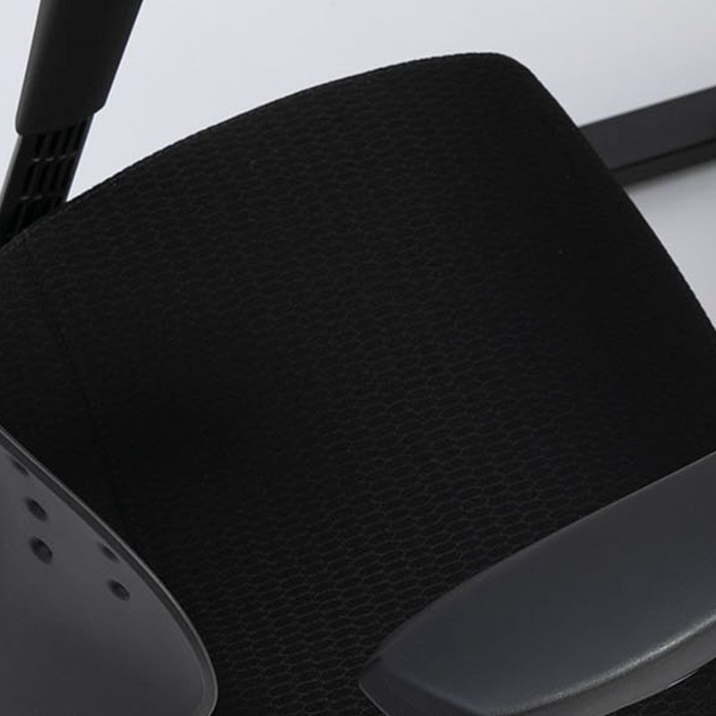 幅広のランバーサポートで体圧分散させる