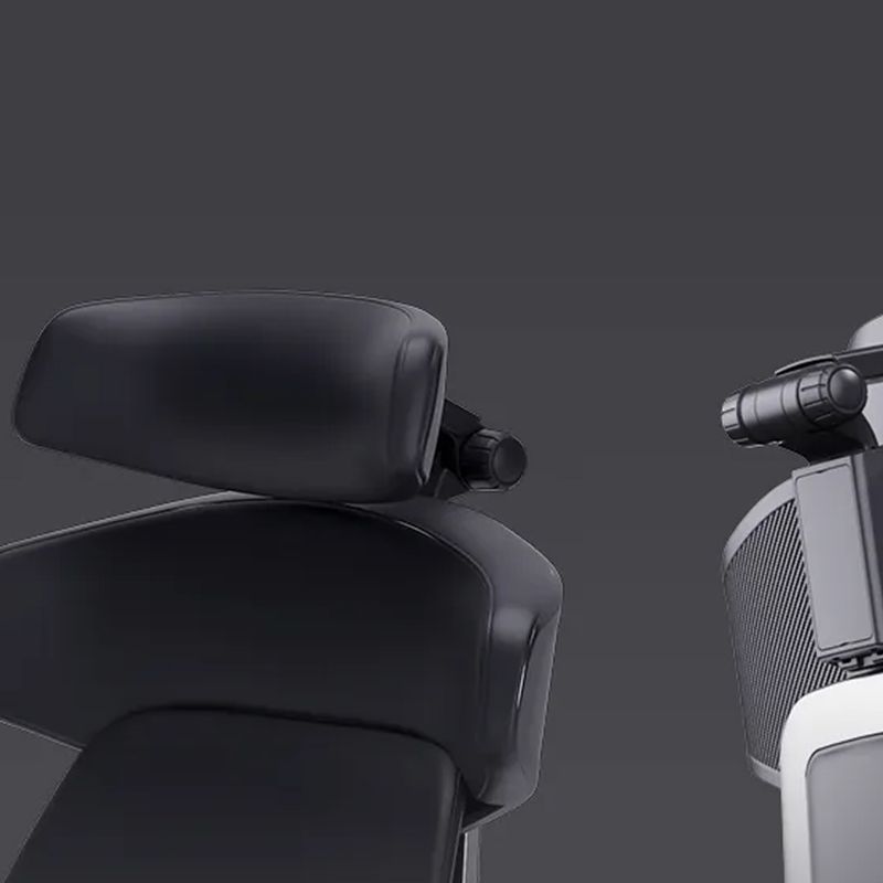 首や頭を支える6D可動式レザーヘッドレスト