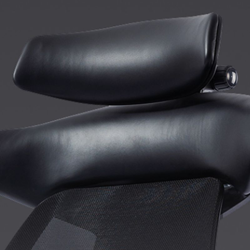 首や頭を支える6D可動式レザーヘッドレスト