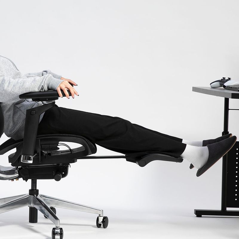 脚を伸ばしてフットレストを使った場合のイメージ