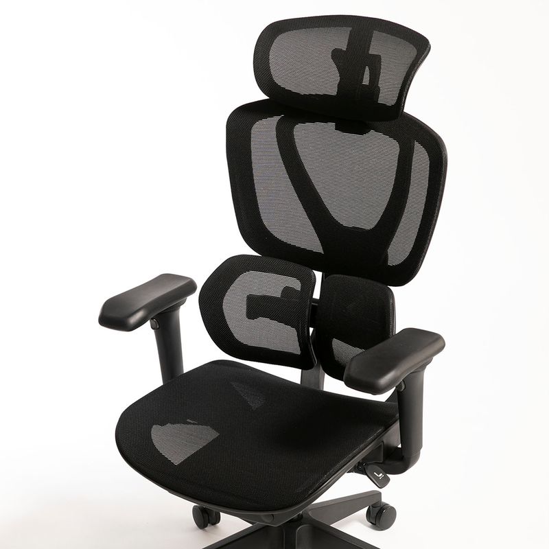 座面、背もたれ、ヘッドレストまで、トータルでメッシュを採用。