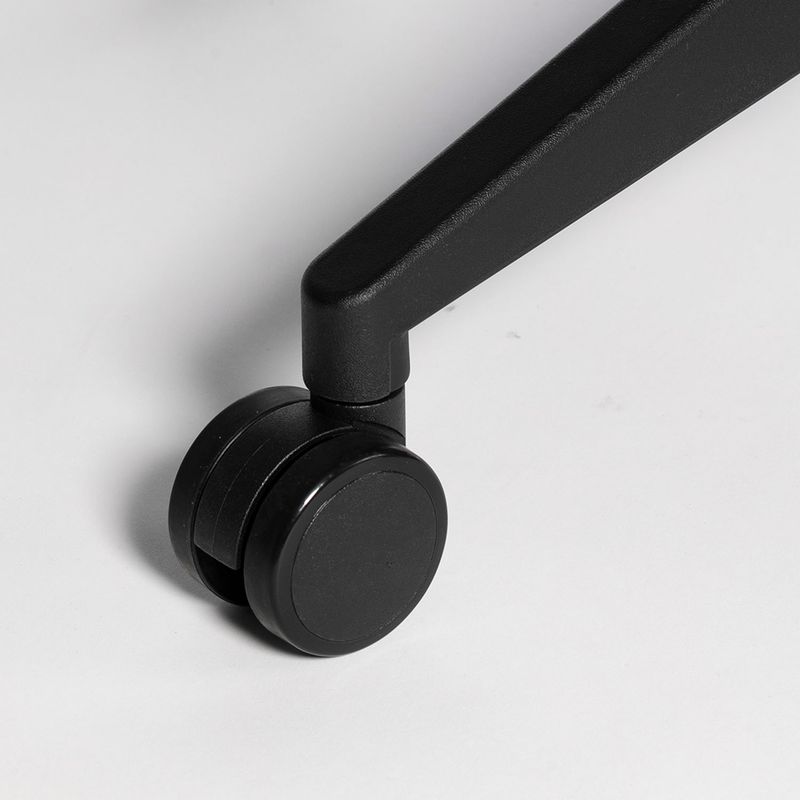 フローリングや硬い床の上でも傷がつきにくいPUキャスター