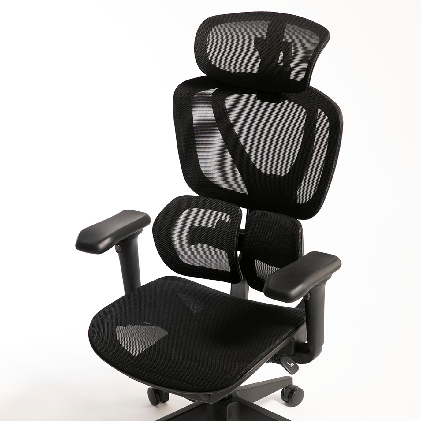 ヘッドレスト、背もたれ、ランバーサポート、座面までトータルで採用したメッシュ生地