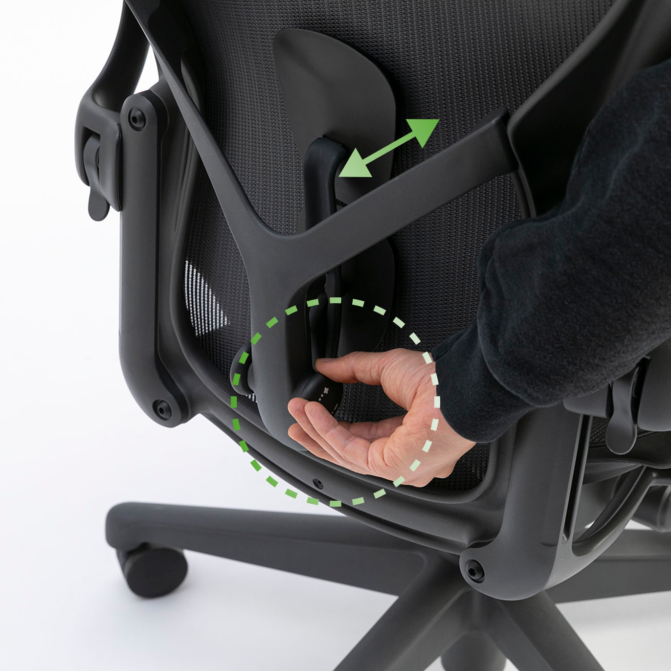 ポスチャーフィットSLは、座ったままフィット感を確認しながら前後位置を調整できます