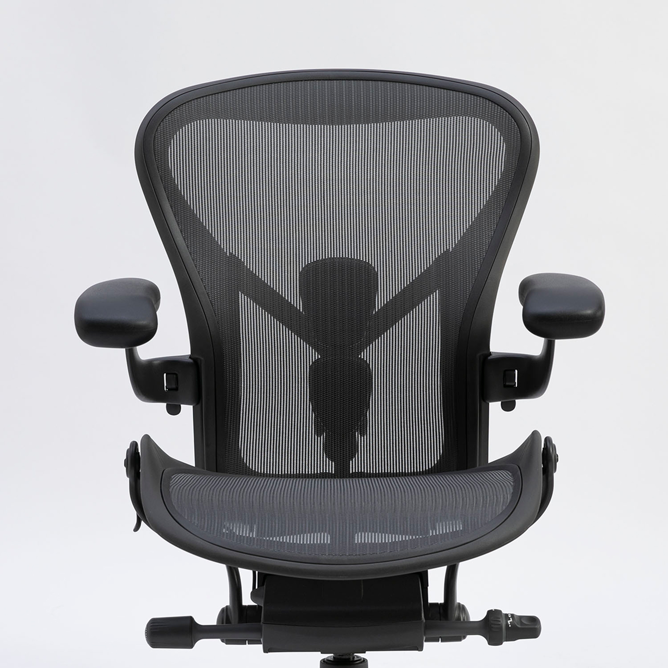 背もたれから座面まで、通気性に優れて蒸れない全面メッシュ