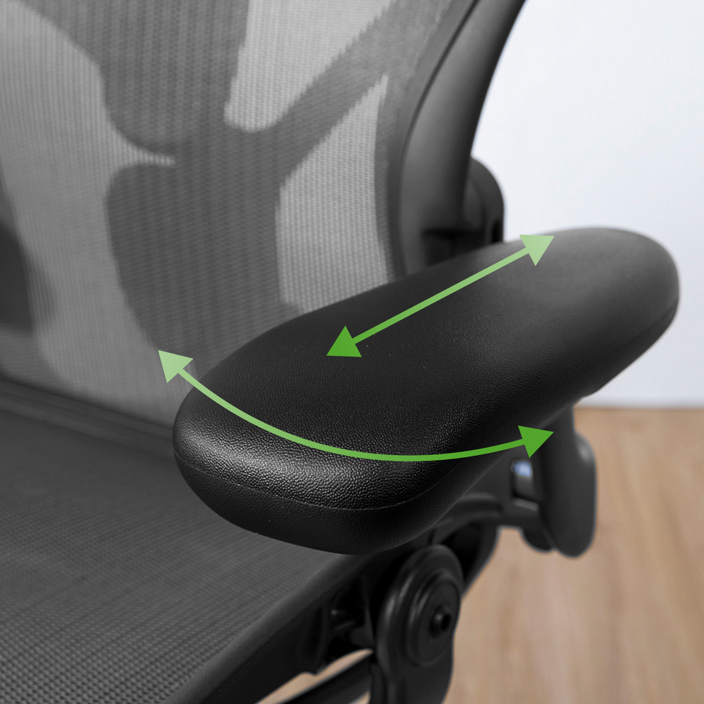 アームレストは高さ、前後、角度の細かい調節が可能。