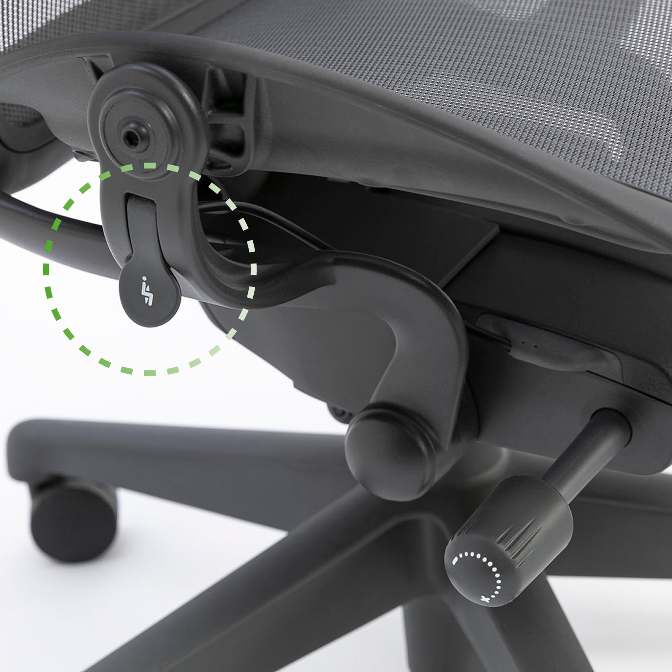 座面右下のレバーで、座面の高さをすばやく調節できます。