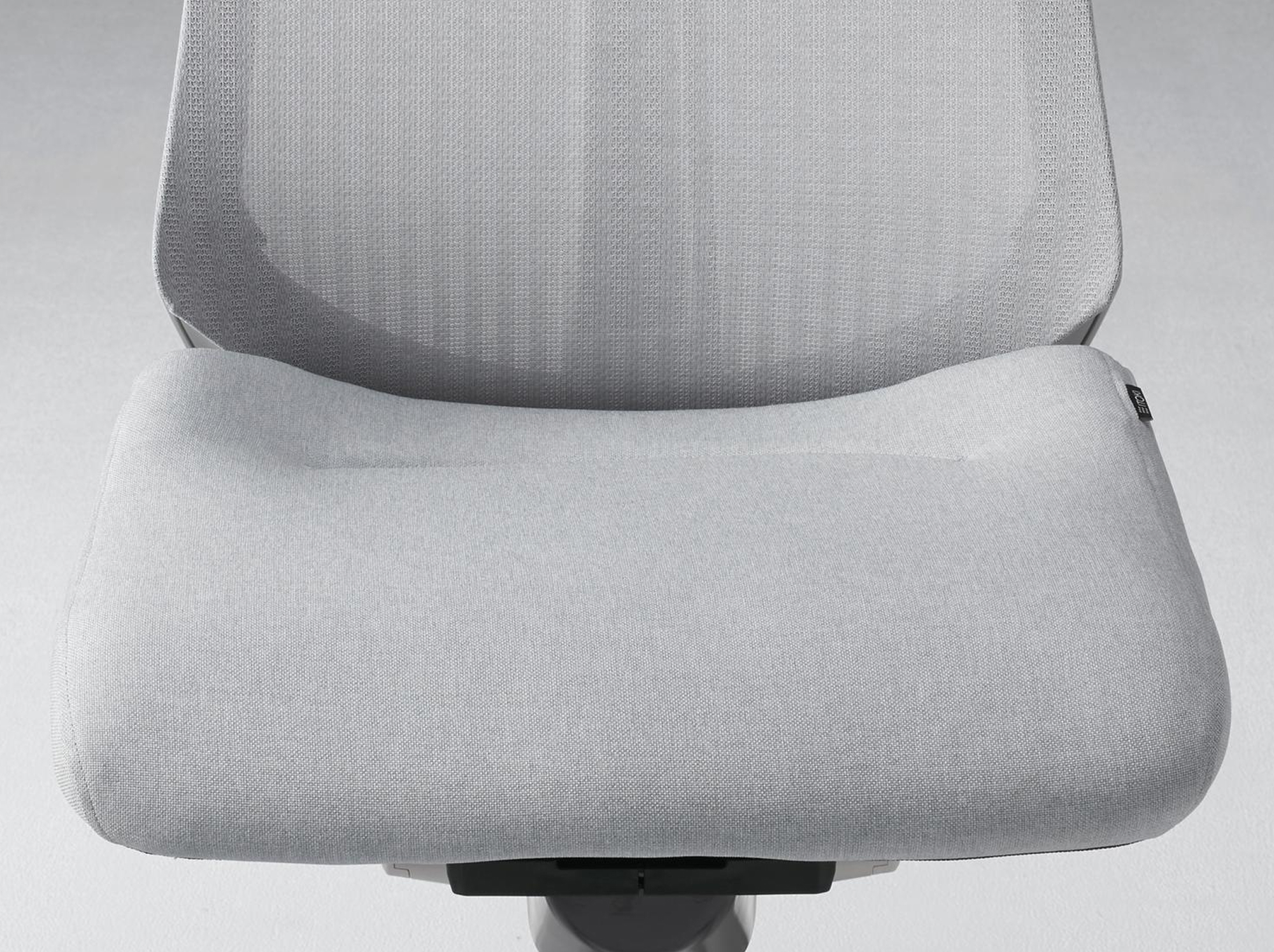 身体をすっぽりと包み込む座面