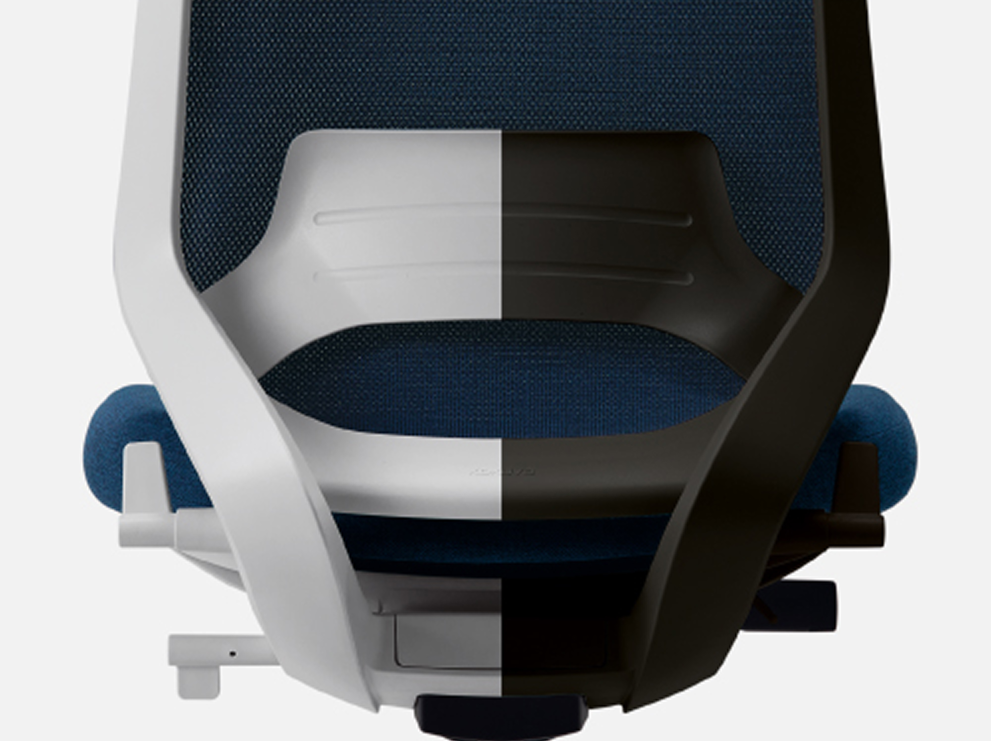 長時間のプレイでも姿勢を支えるランバーサポート