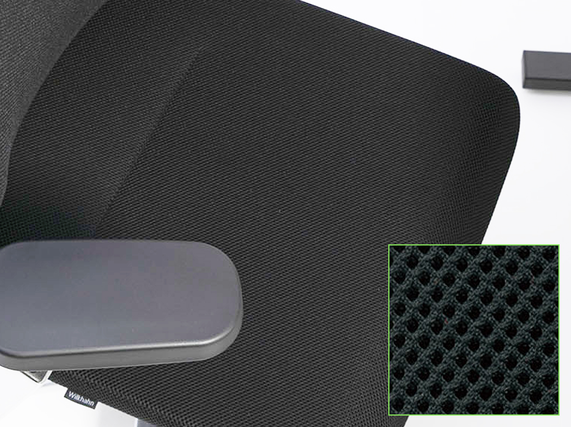 通気性・耐久性にすぐれた張り地で長時間プレイも快適