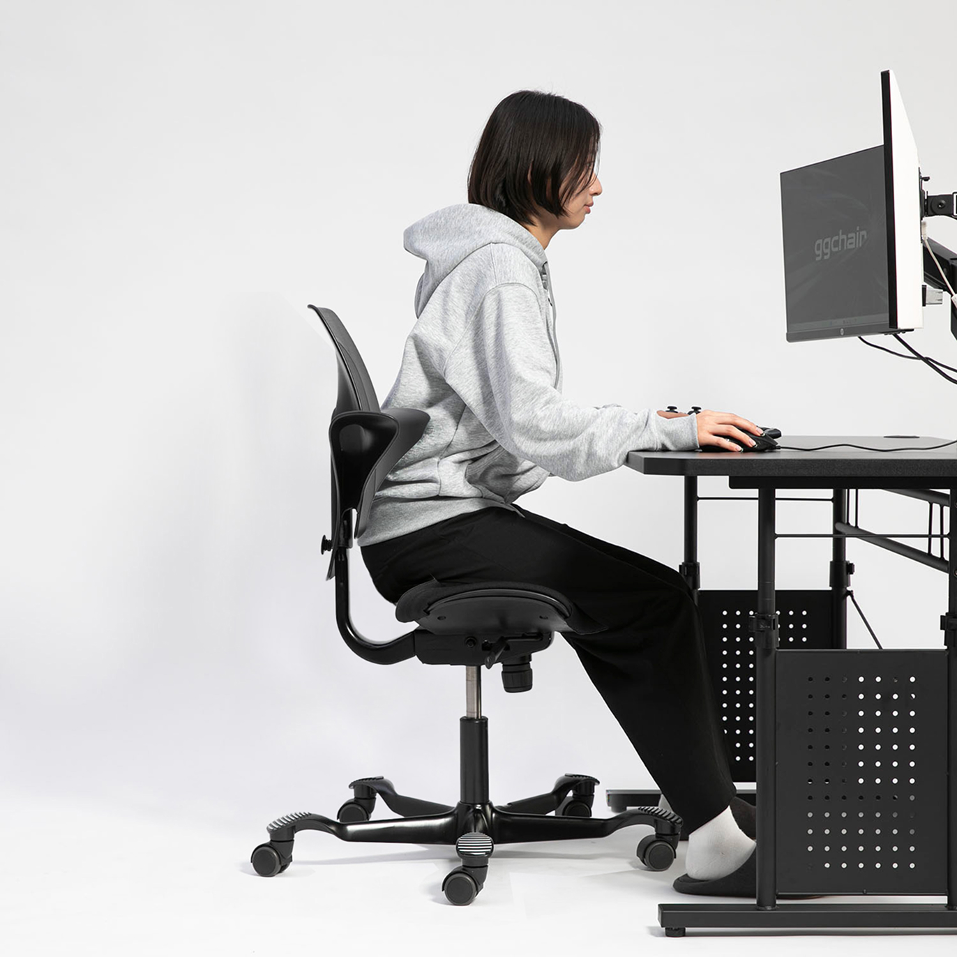 前傾チルト機能でプレイ中の姿勢をサポート