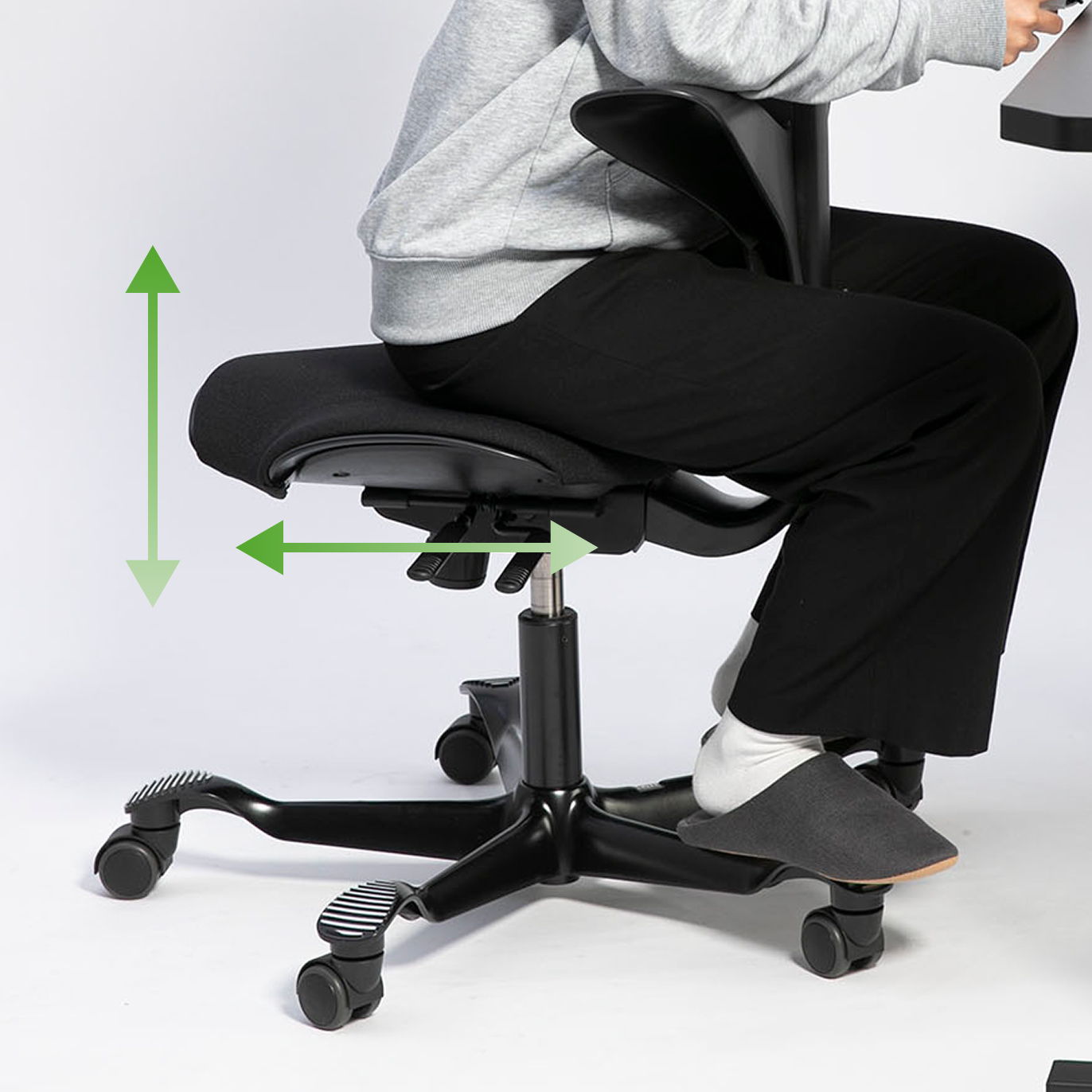 プレイスタイルに合わせて座面の位置調整が可能