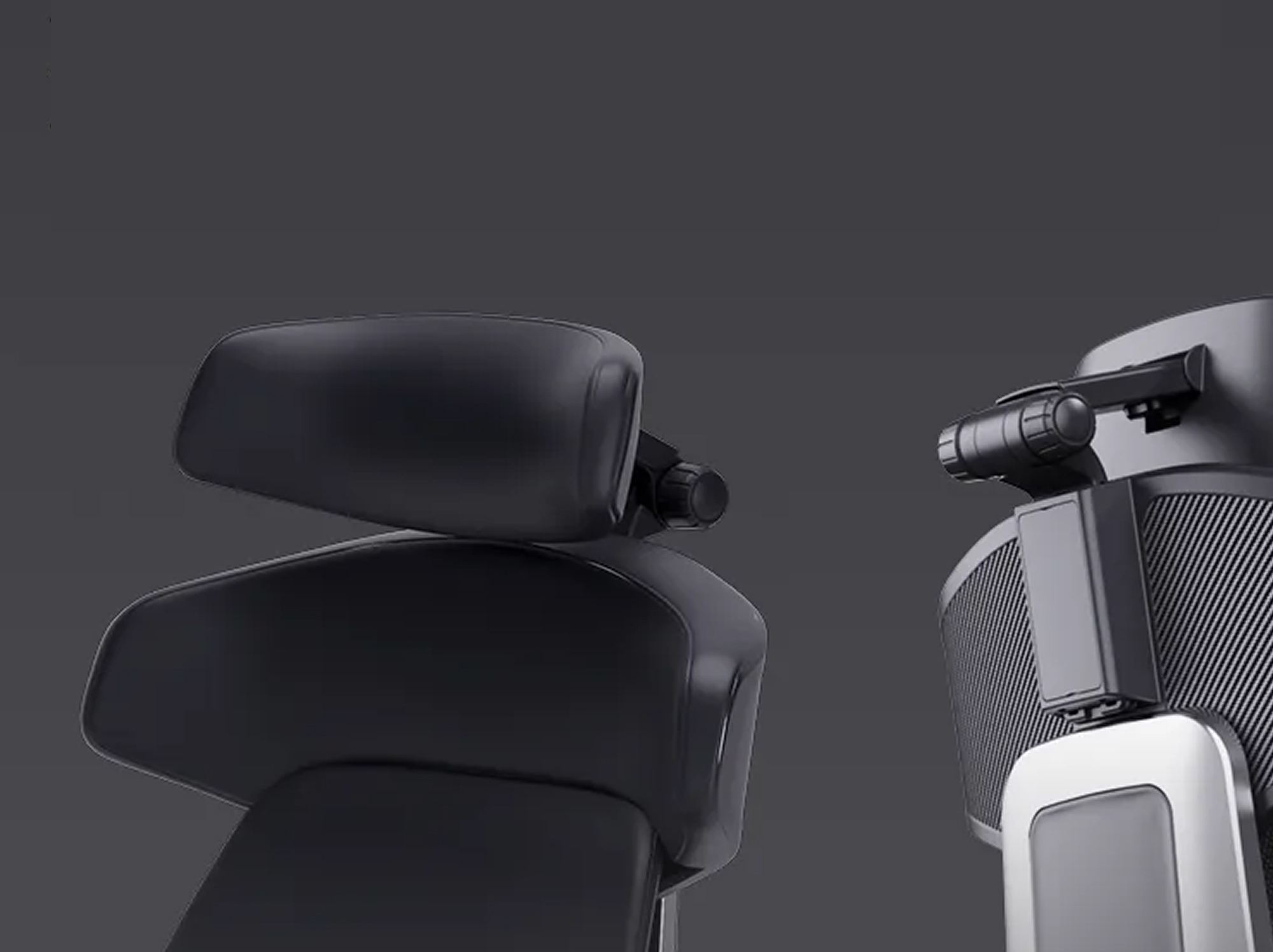 首や頭を支える6D可動式レザーヘッドレスト