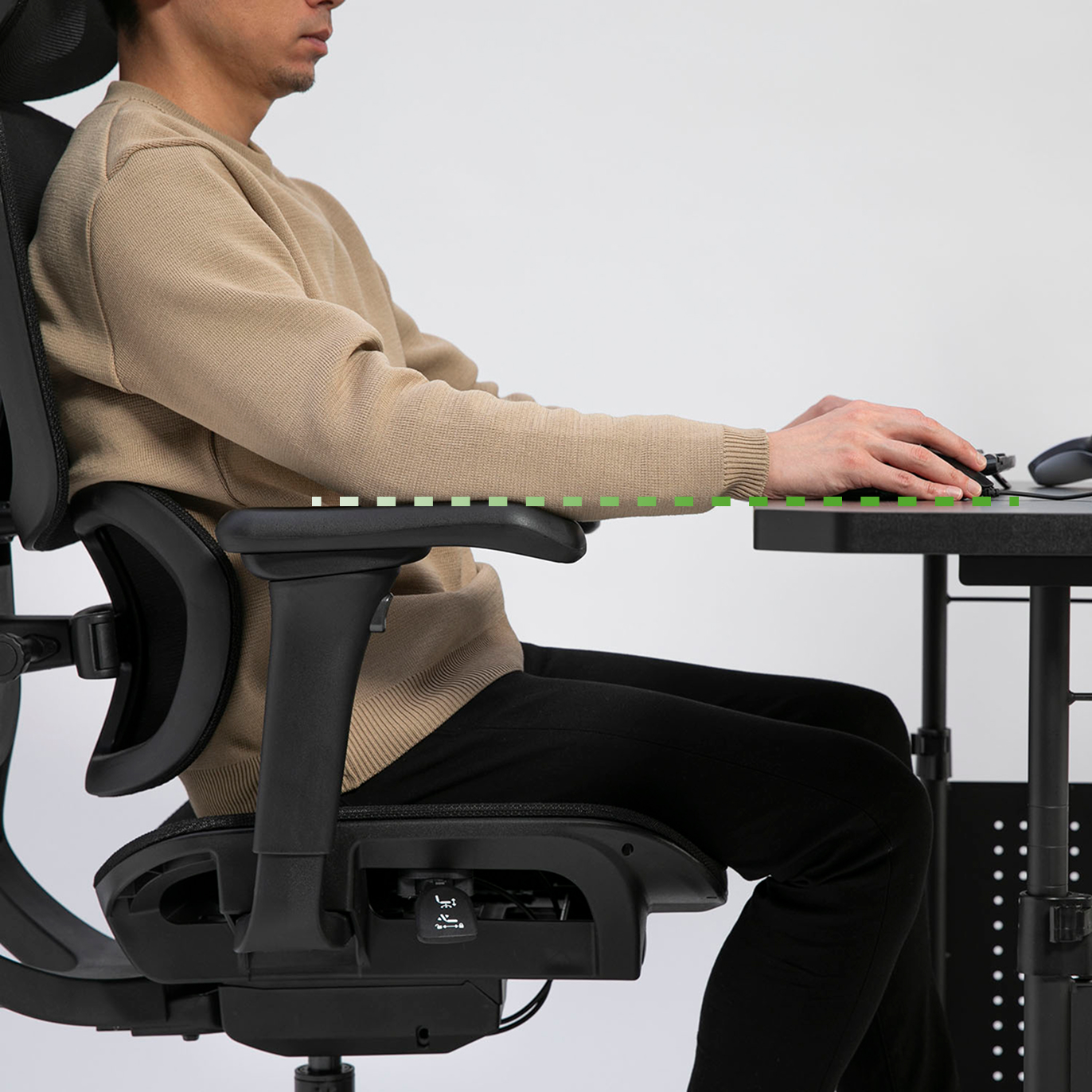 マウスとキーボードでのプレイに合わせて調整したアームレスト