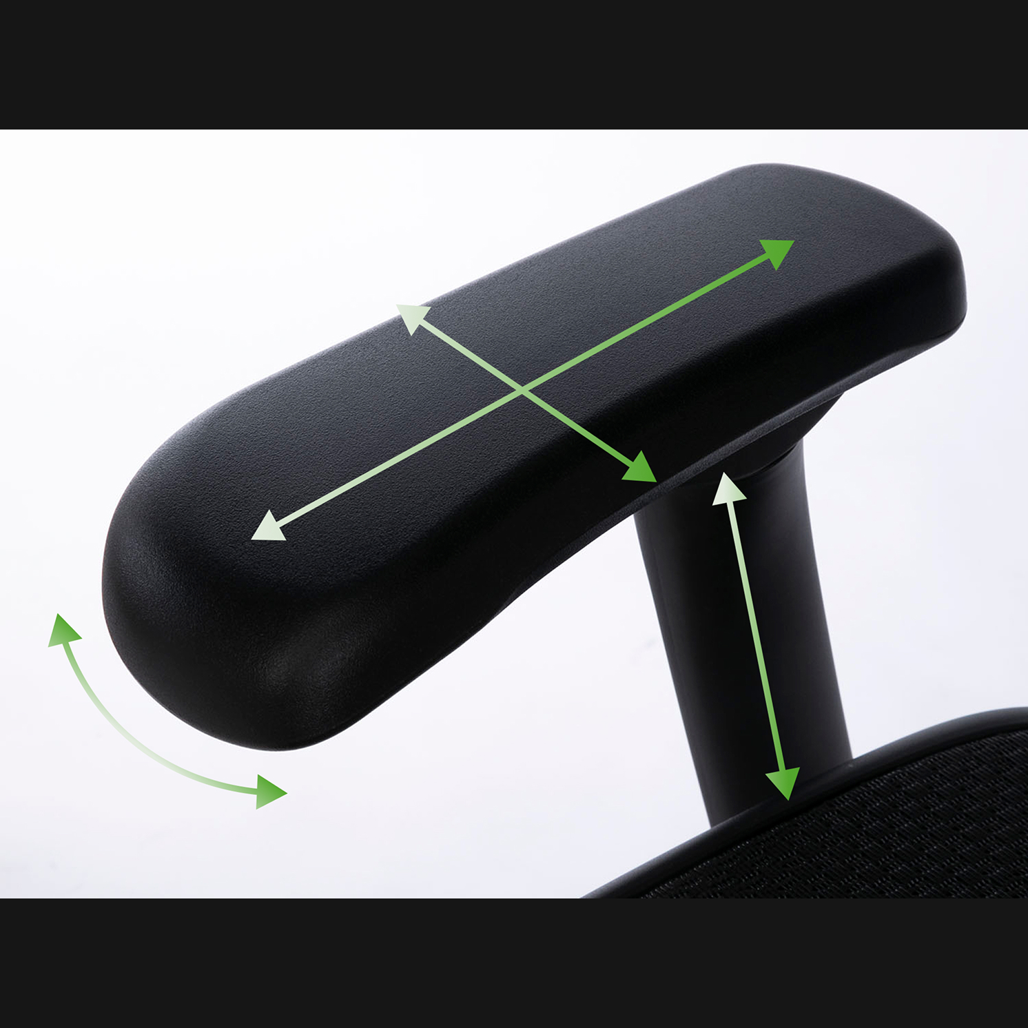 精密なエイムをサポートする4D機能アームレスト